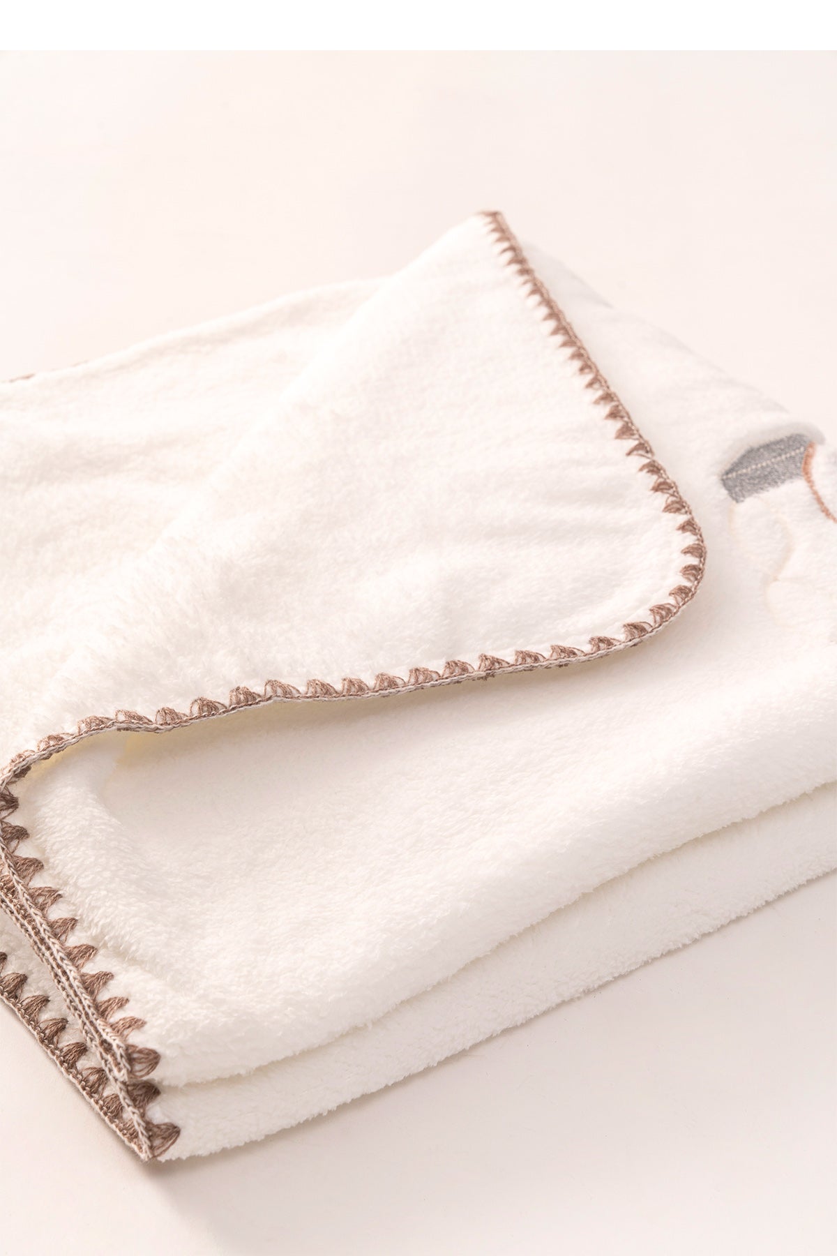 Salıncak Ayı Nakışlı Ekru Bebek Battaniyesi