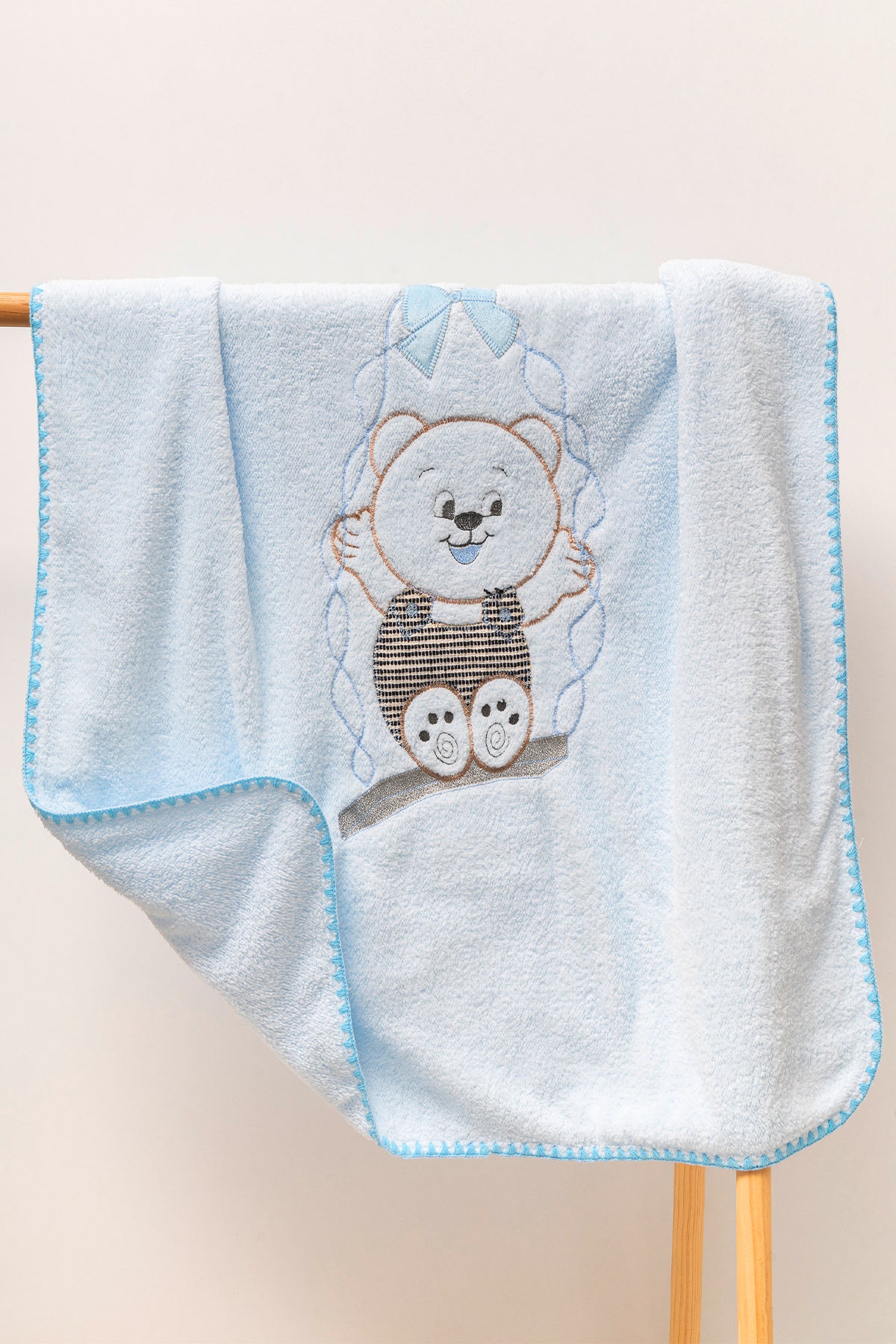 Salıncak Ayı Nakışlı Mavi Bebek Battaniyesi