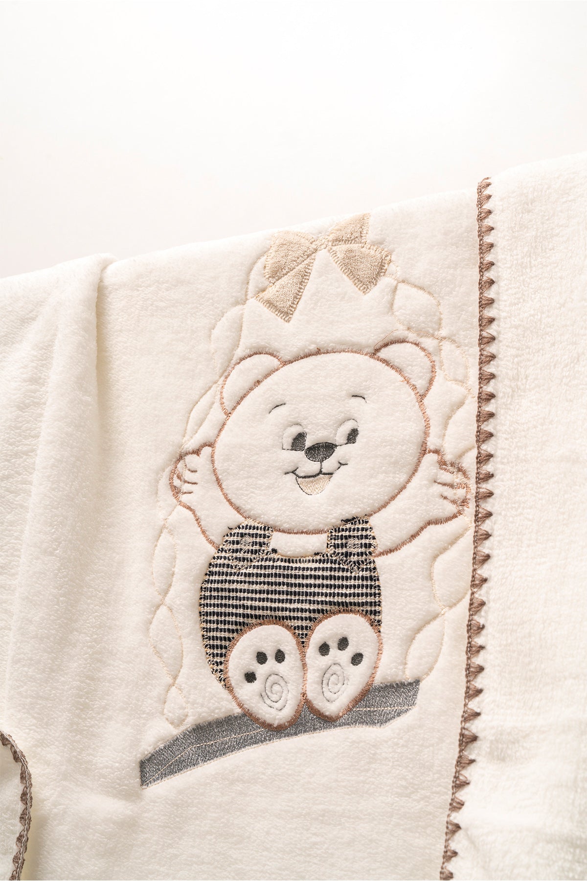 Salıncak Ayı Nakışlı Ekru Bebek Battaniyesi